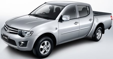 TRITON DOUBLE CAB 2.4 GLX CNG